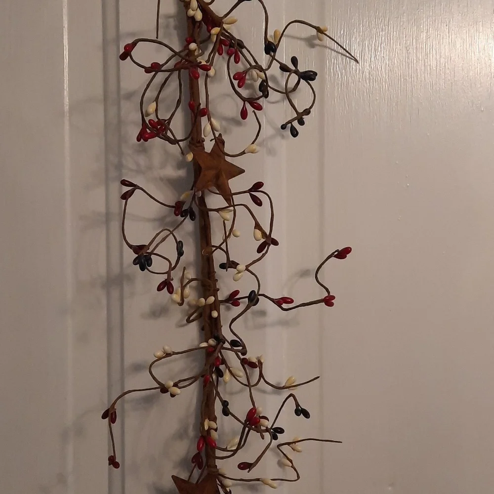 Red White & Blue Seed Berry Garland With Metal Stars Wired Bendable 44