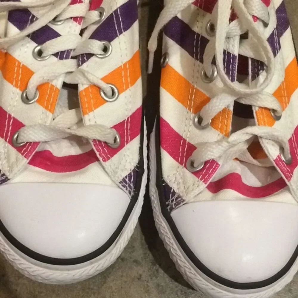 Converse Striped Low Top Sneaker Shoes Unisex Size Youth 3 White Chuck Taylor