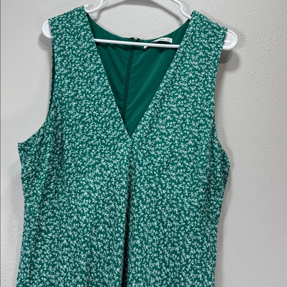 Abercrombie & Fitch V-Neck Column Maxi‎ Dress in a green floral print.