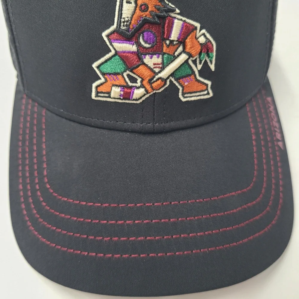 Arizona Coyotes Hat Fitted S-M Fanatics Black‎ NHL Hockey Kachina Phoenix Men