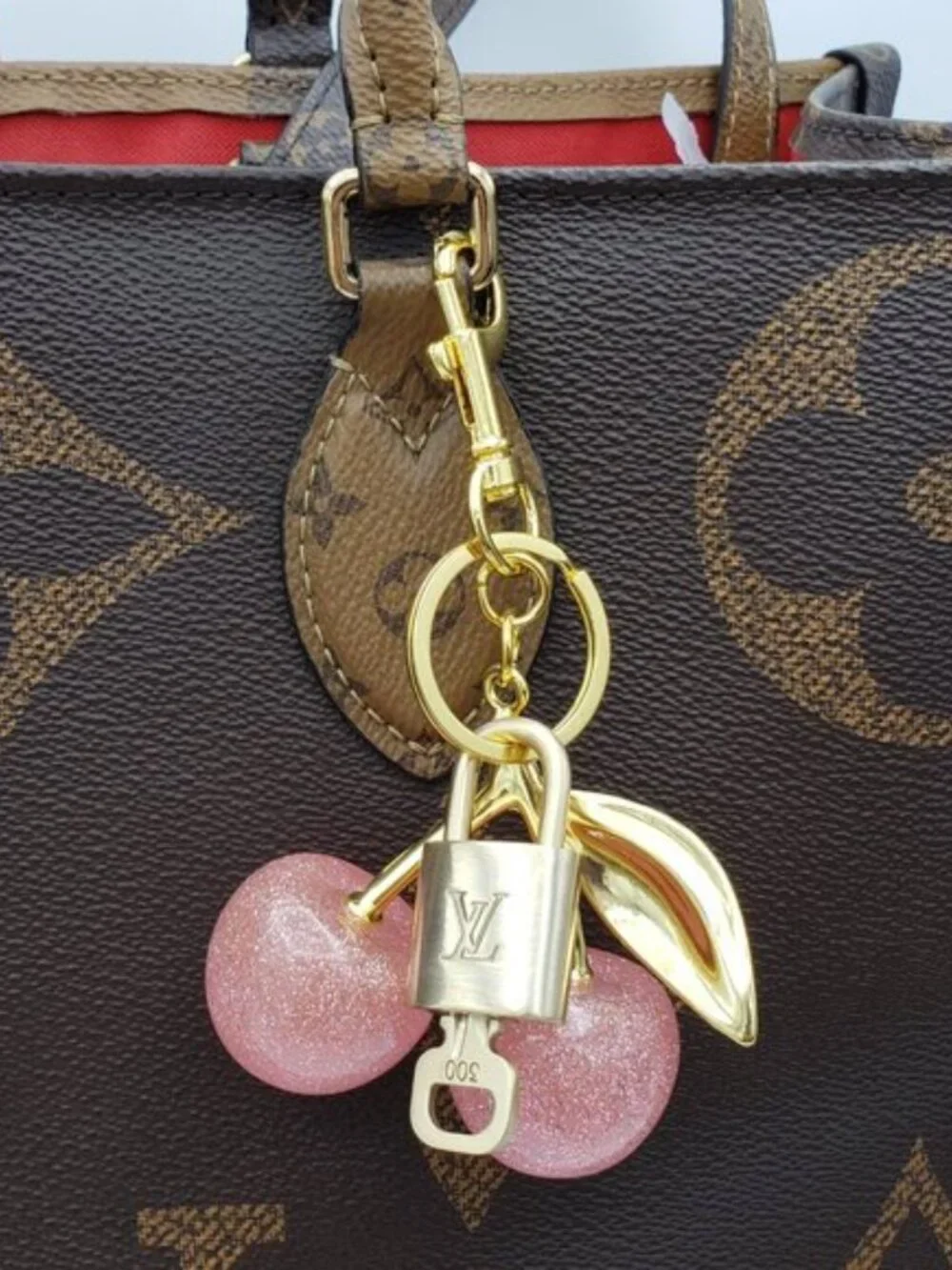 LV Gold Padlock & Key 🔒 Authentic Louis Vuitton Bag Unbranded Apple Charm